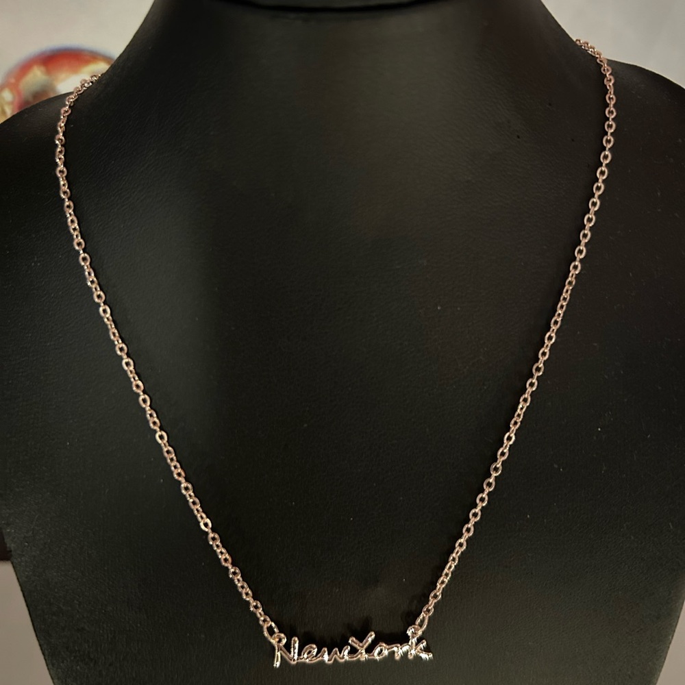 NEW YORK Charm Necklace, NWT.